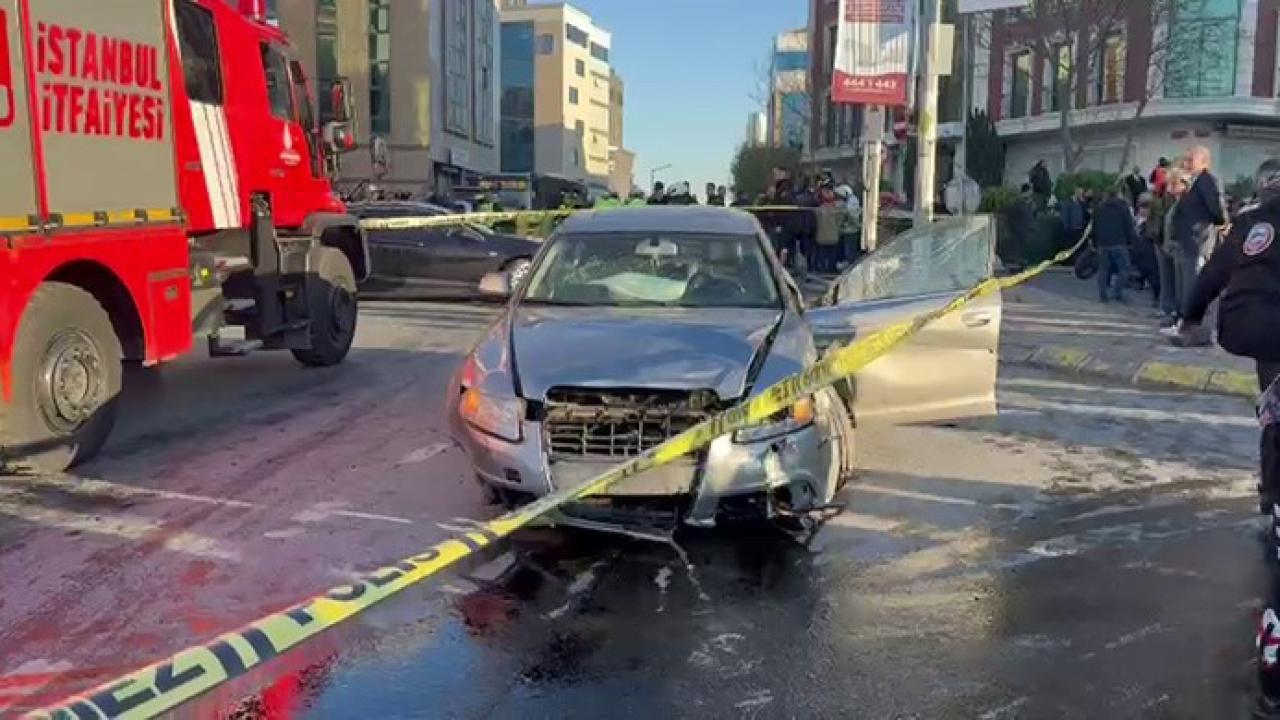 İstanbul'da yaya geçidinde araç yayaları ezdi: 2 can kaybı