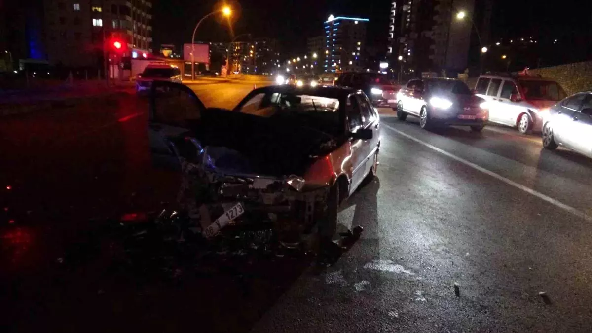 Trafik Kazası Malatya'da: 3 Kişi Yaralı