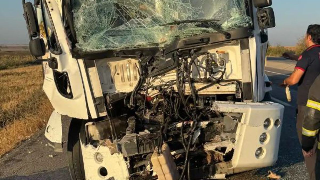 Mardin ile Diyarbakır arasında meydana gelen ölümcül trafik kazasında ağır yaralanan doktorun kimliği tespit edildi.