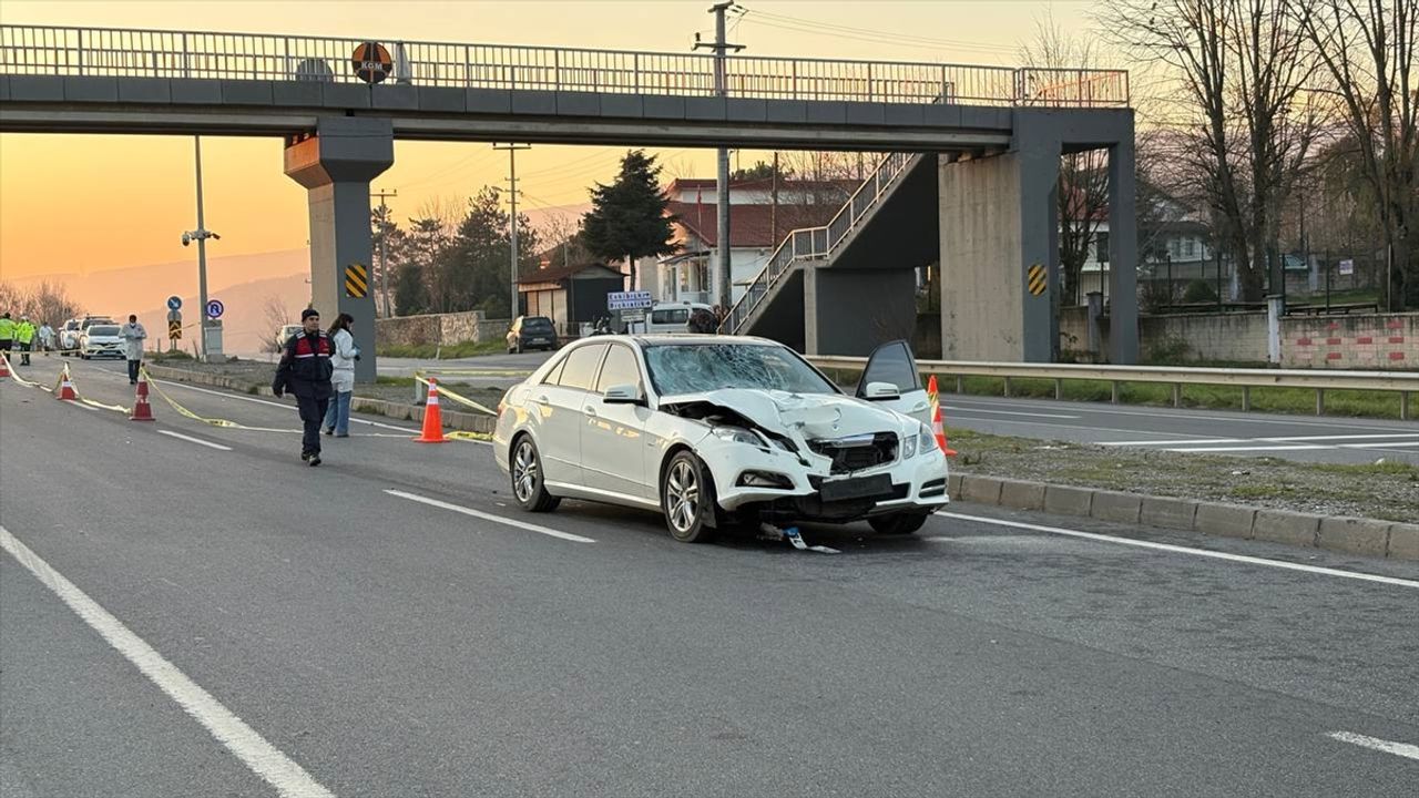 Sakarya'da trafik kazası sonucu yaya yaşamını yitirdi.