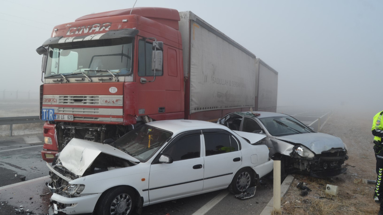 20 metre görüş mesafesinde zincirleme kazalar yaşanabilir.