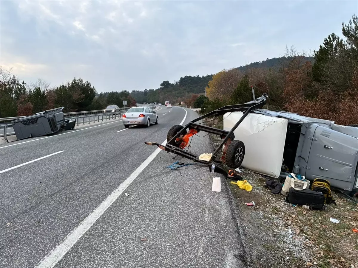 3 kişi İvrindi'de trafik kazasında yaralandı.