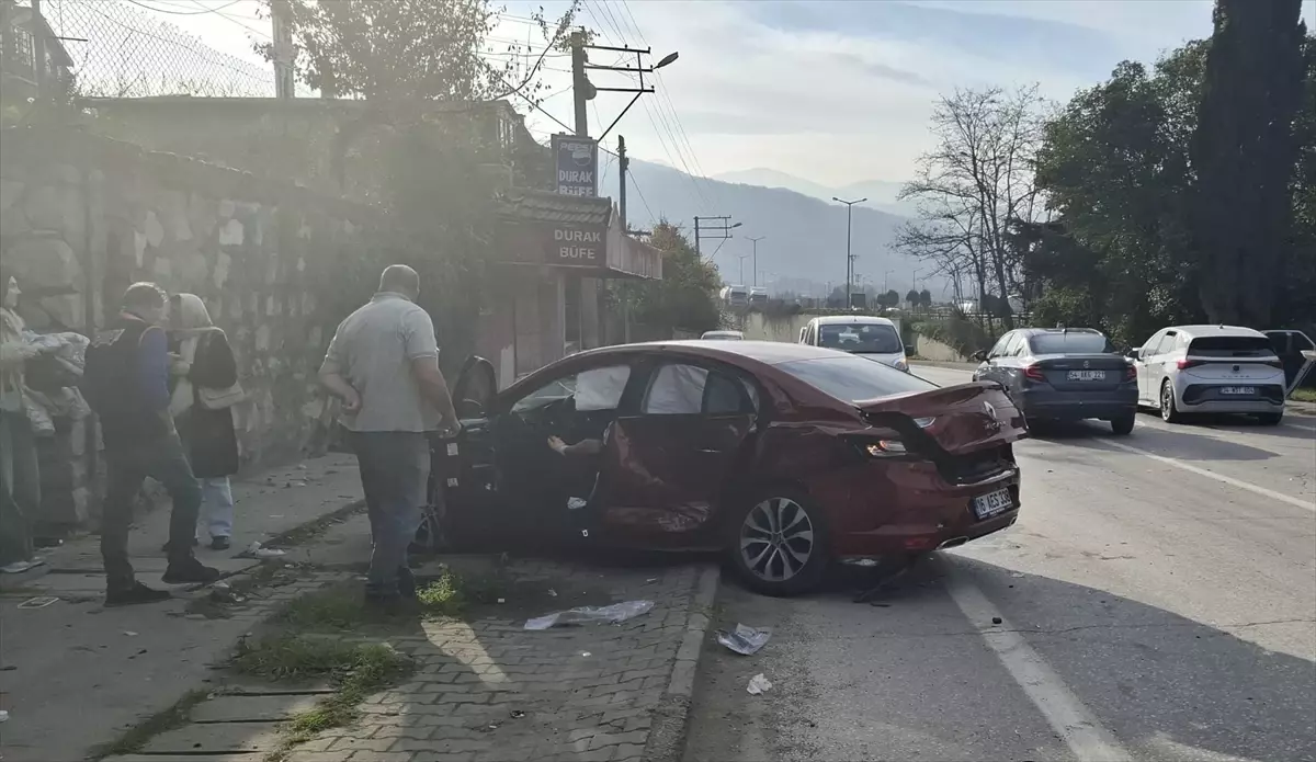 Kazada Sapanca'da 5 Kişi Yaralandı.