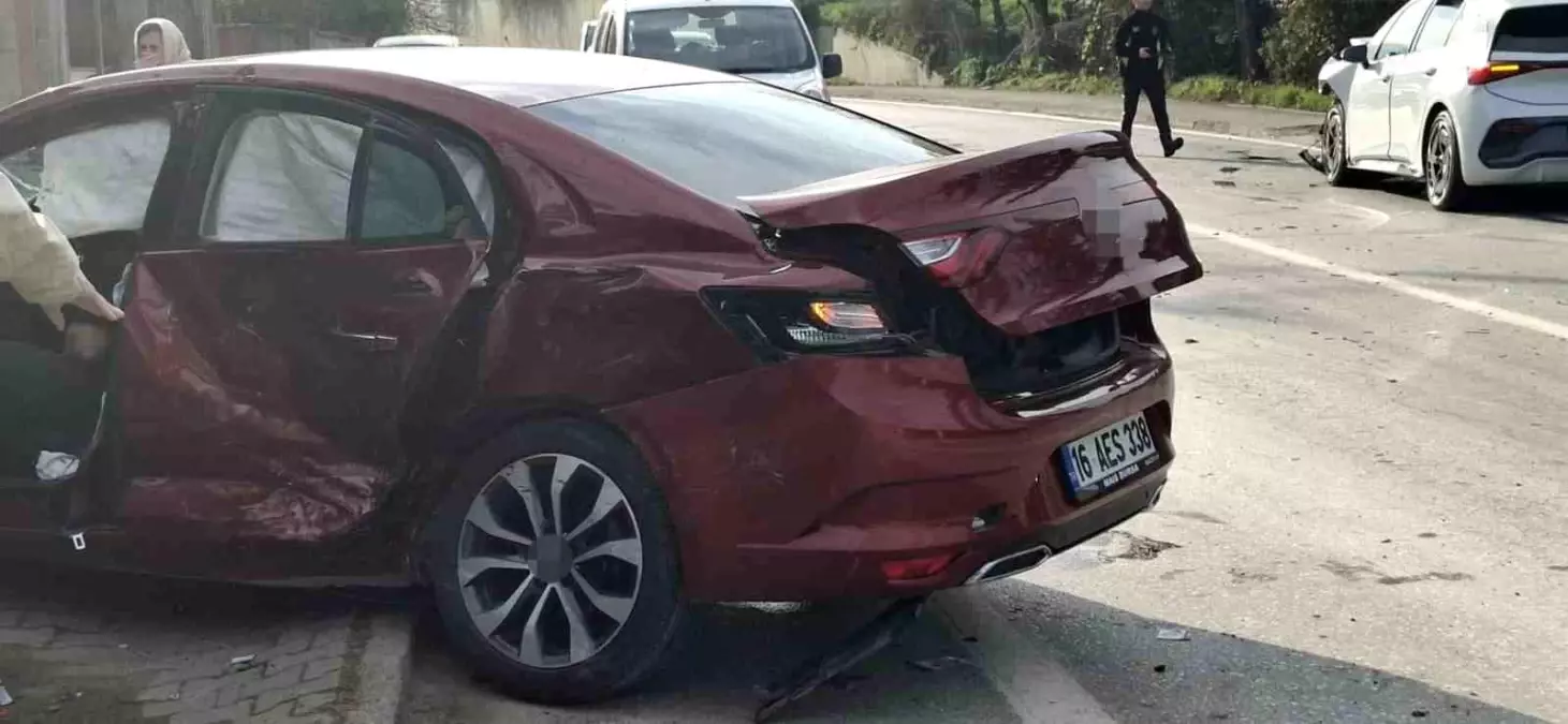 Sapanca'da trafik kazası: 5 kişi yaralandı.