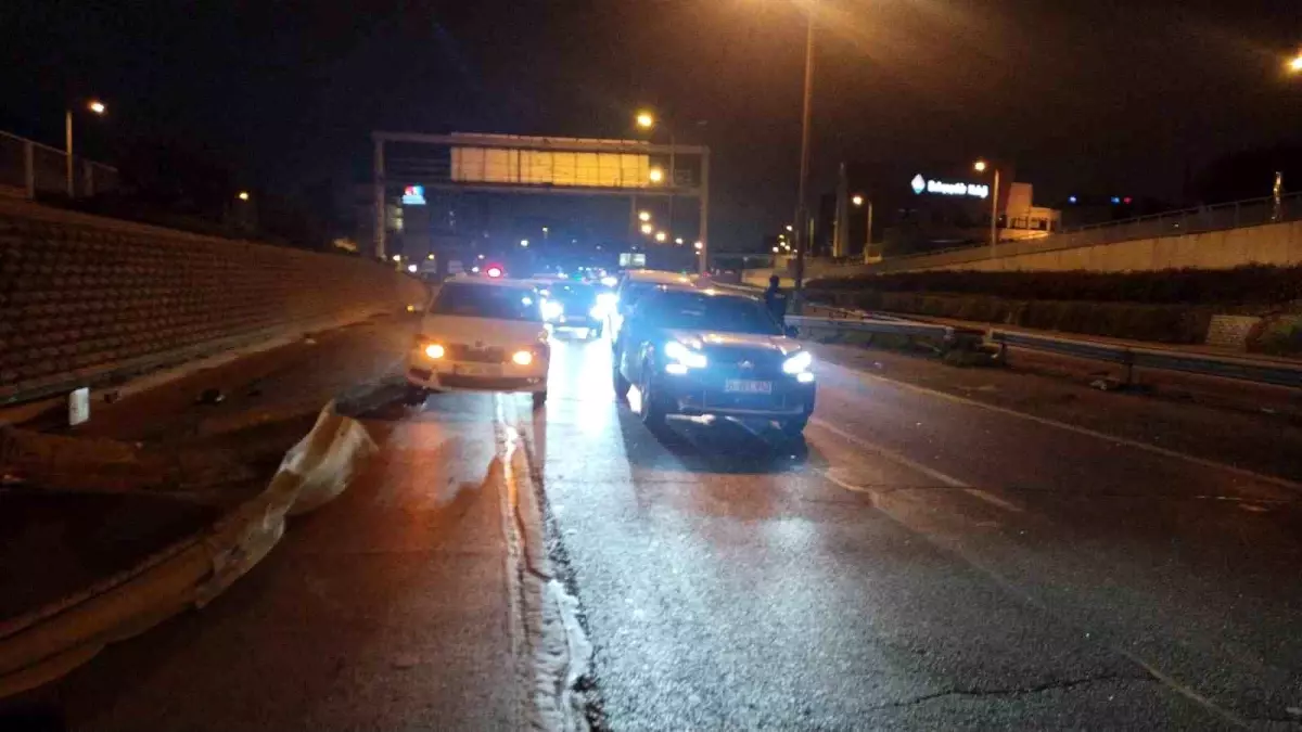 Üsküdar'da Trafik Kazasında Sürücü Yaralı hale Geldi.