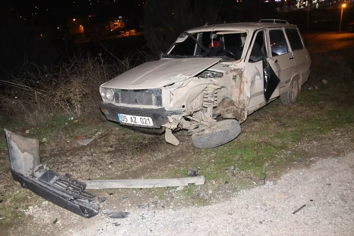 Taşova'da Trafik Kazasında 6 Kişi Yaralandı