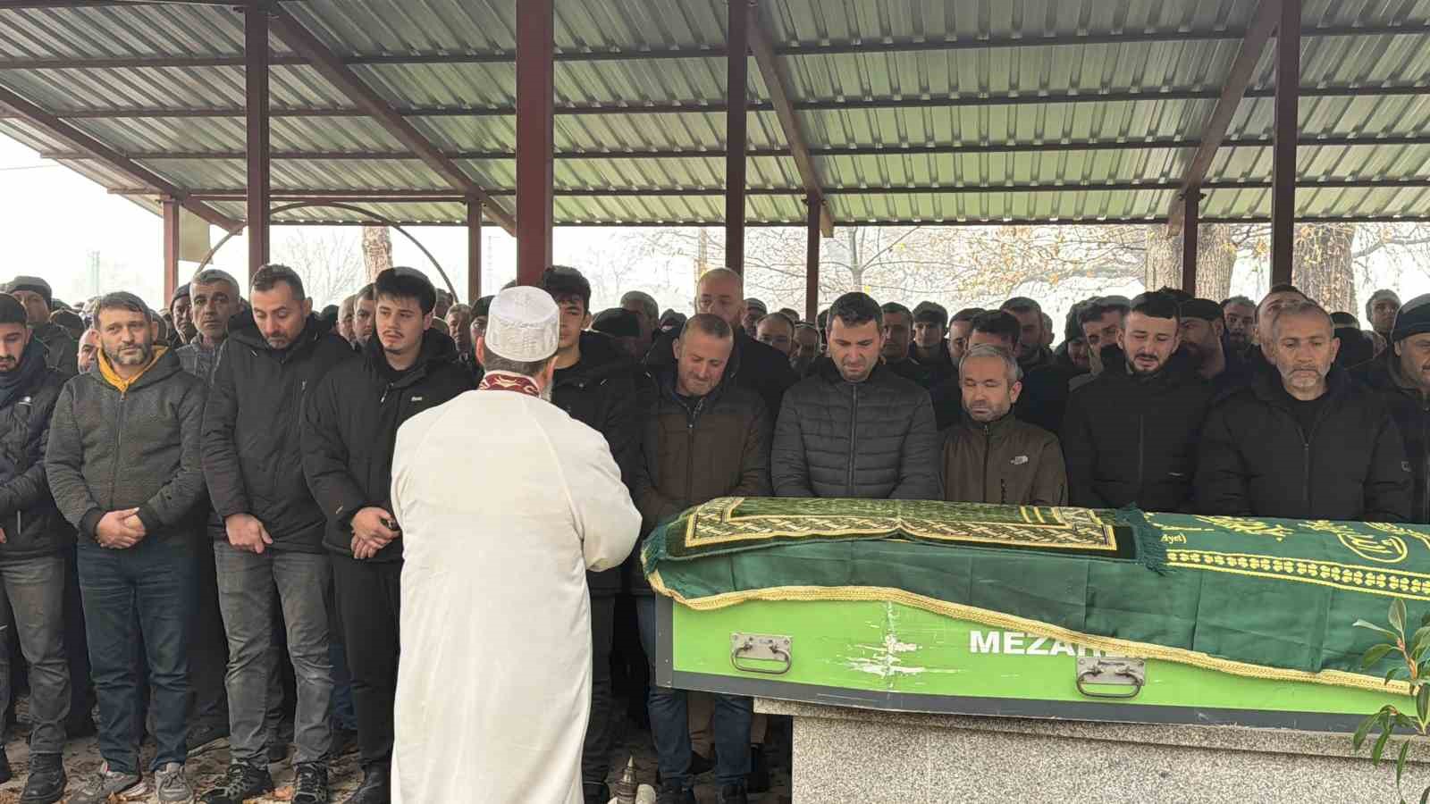 Abant'ta kaza sonucu hayatını kaybeden genç son yolculuğuna uğurlandı.