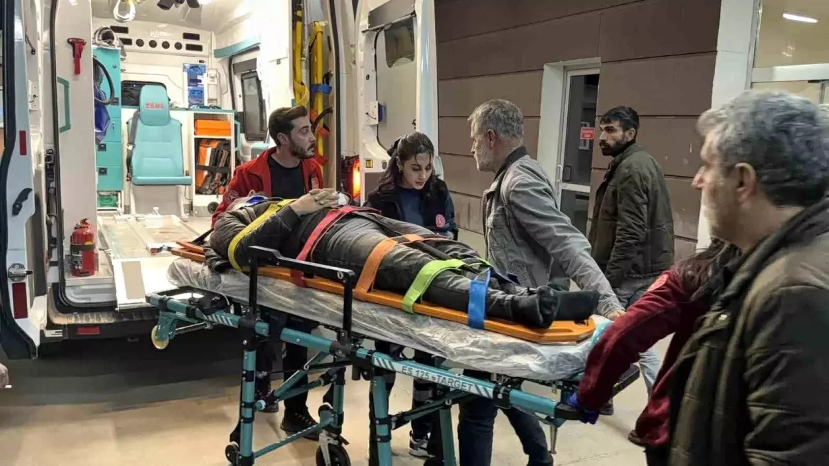Adıyaman'da Trafik Kazası: İki Kişi Yaralandı