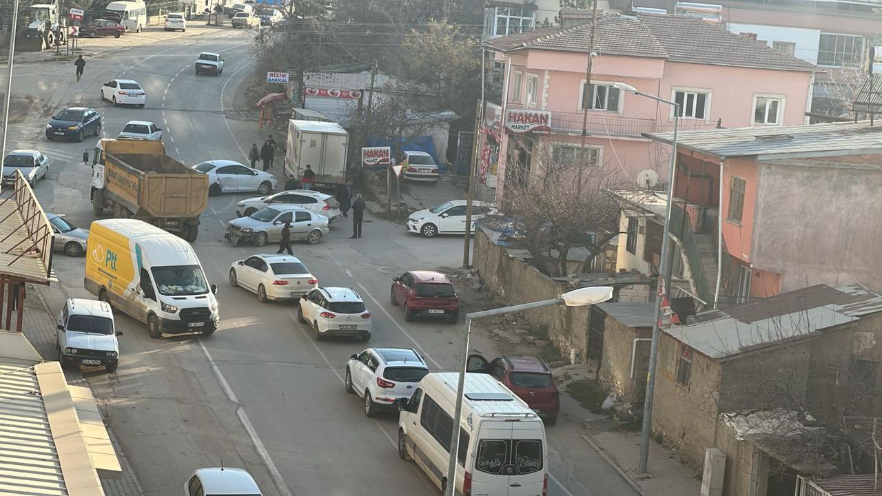 Afşin'de Trafik Kazasında Ekonomik Zarar Var