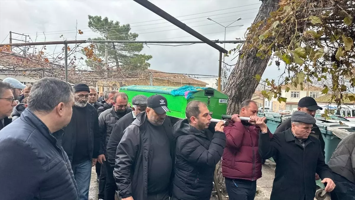 Çanakkale'de Kaza Sonucu 5 Kişi Hayatını Kaybetti.