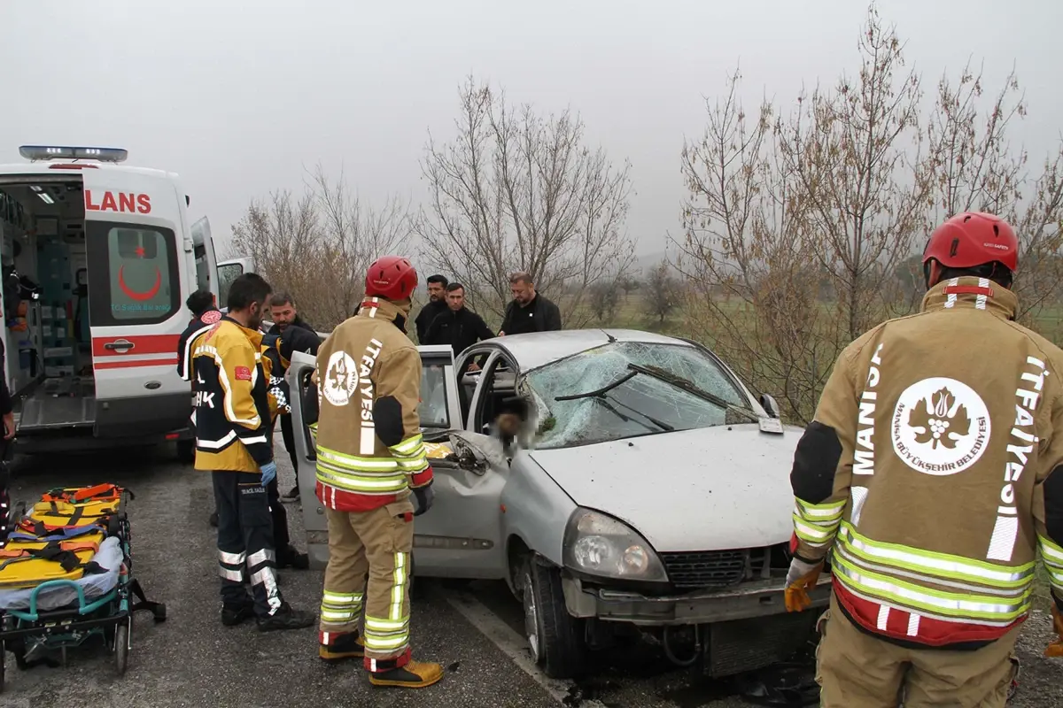 Kula'da Trafik Kazasında Bir Kişi Hayatını Kaybetti, Bir Kişi Yaralandı.