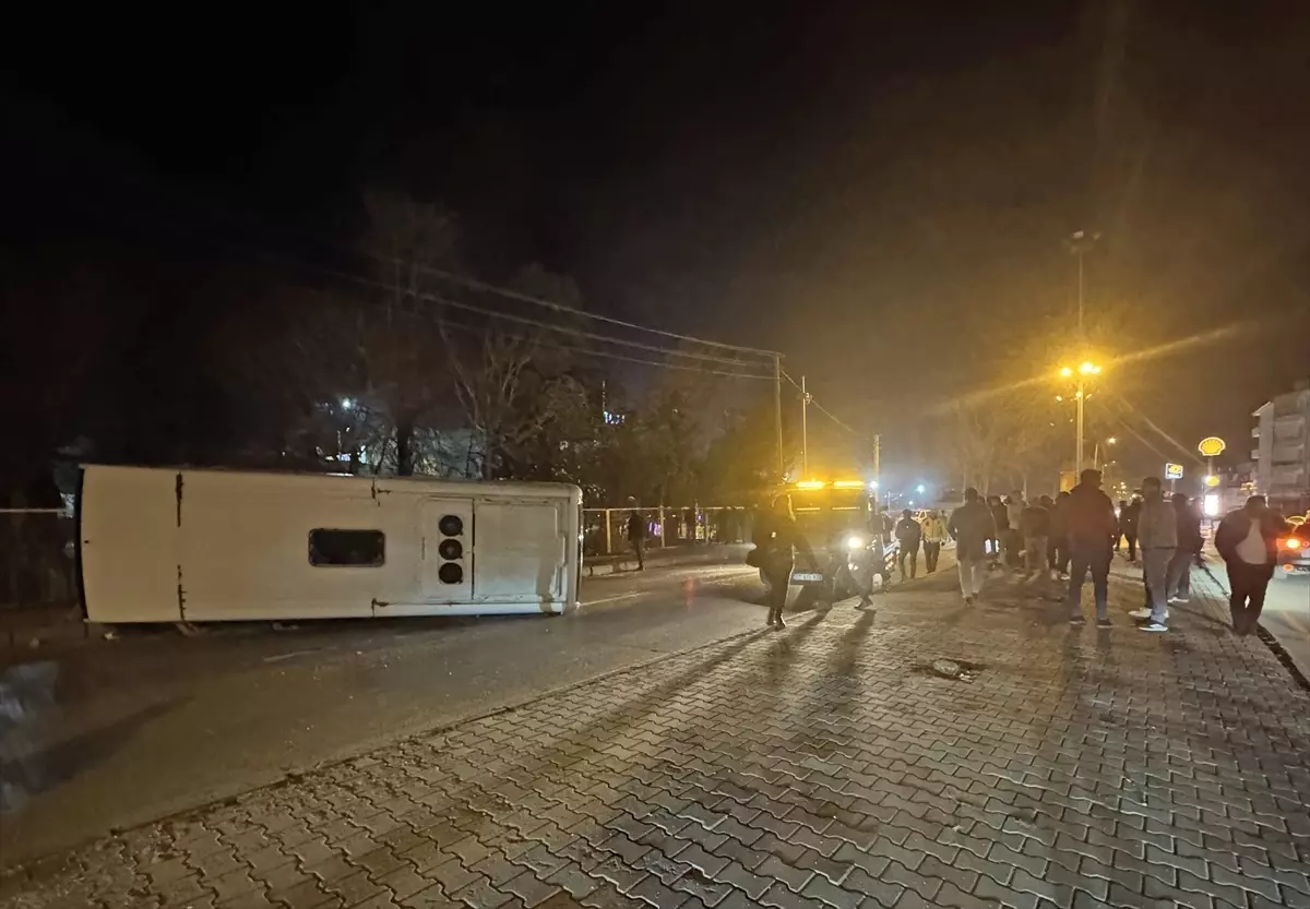 Niğde'de Kaza: 11 Kişi Yaralandı