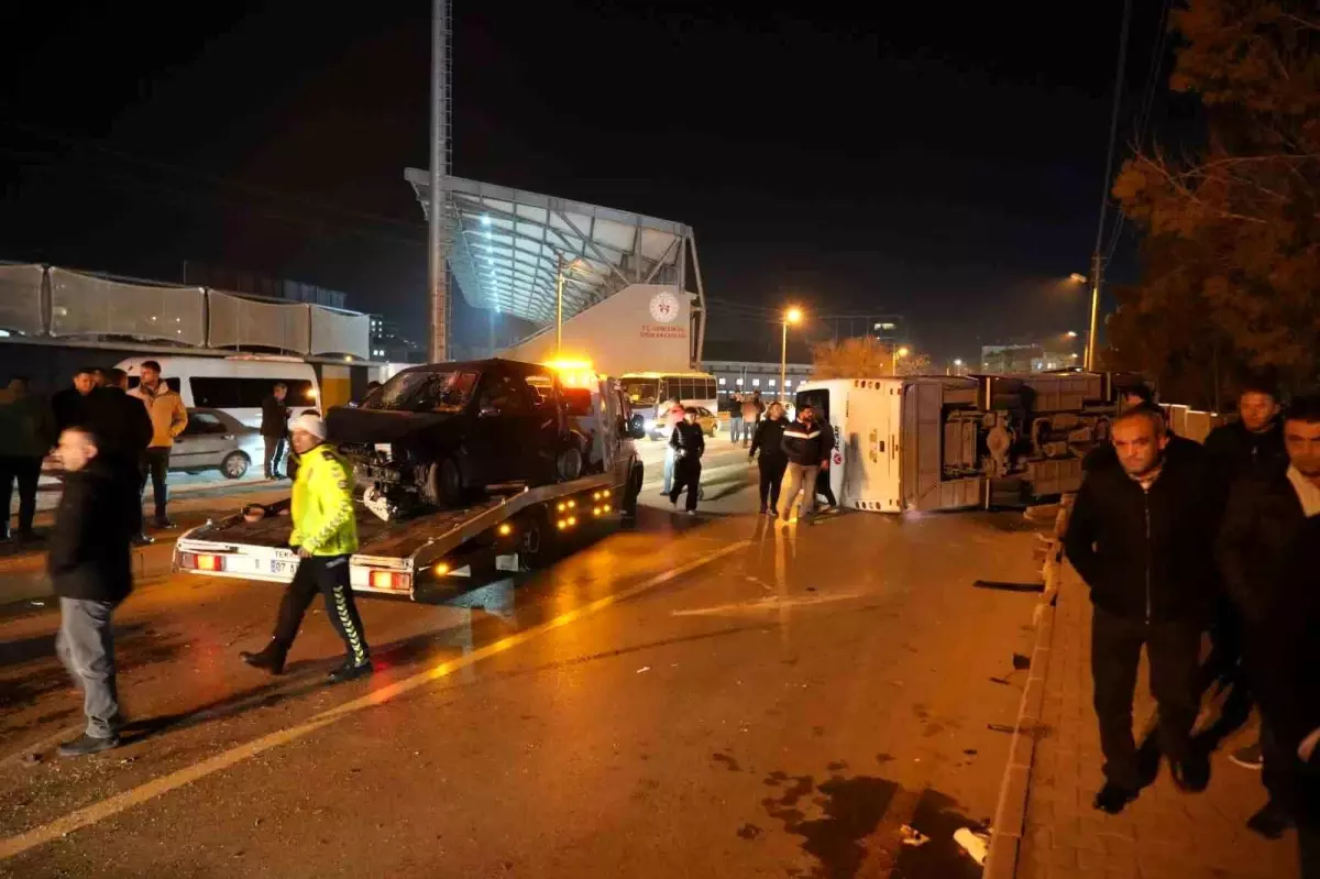 Niğde'de Trafik Kazası Sonucu 11 Kişi Yaralandı.