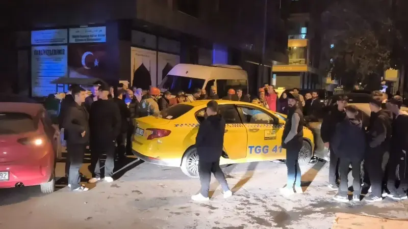 Sultangazi'de kaza: İki kişi yaralı durumda