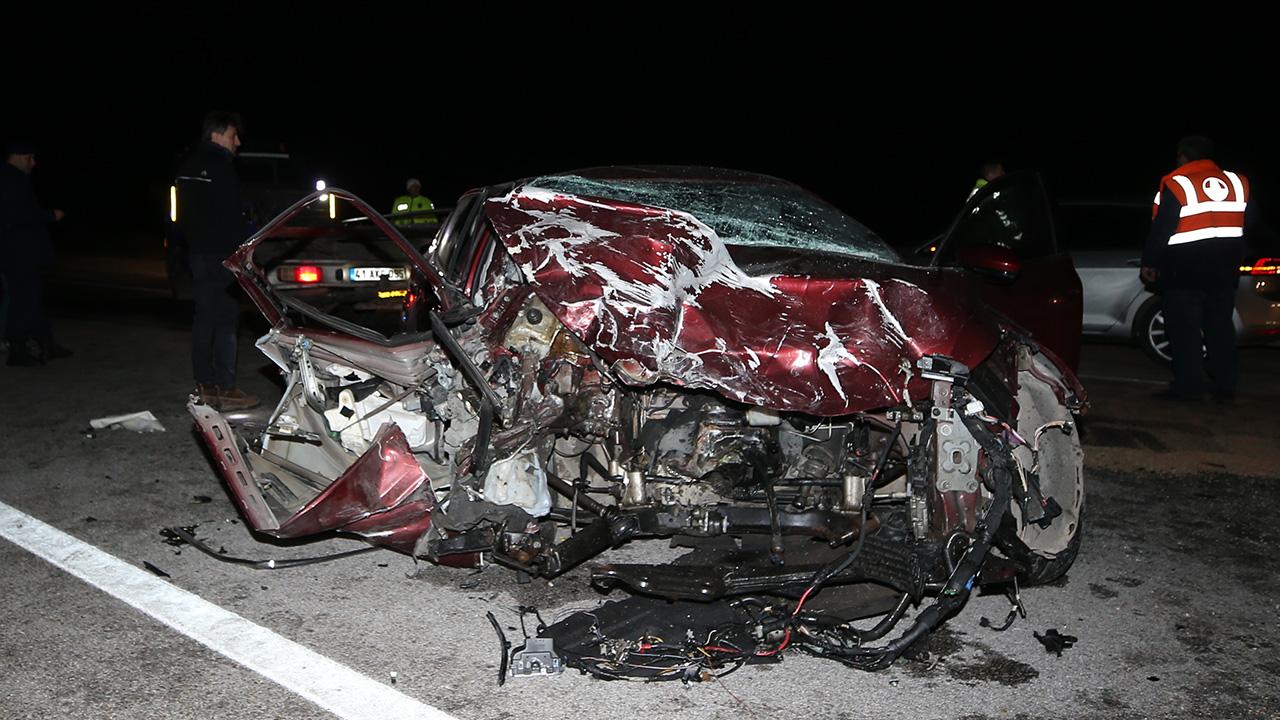 Ters yöne giren araç polise yakalandı: 5 kişi hayatını kaybetti.
