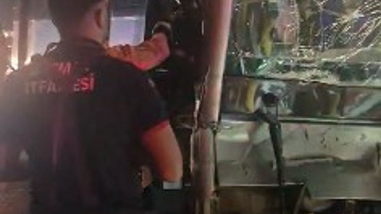 3 kişinin yaralandığı çift yönlü trafik kazası Örmegözü Köyü Yolunda meydana geldi.