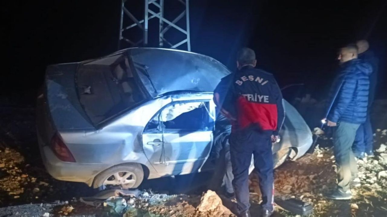 Besni'de tek taraflı bir trafik kazası oldu.