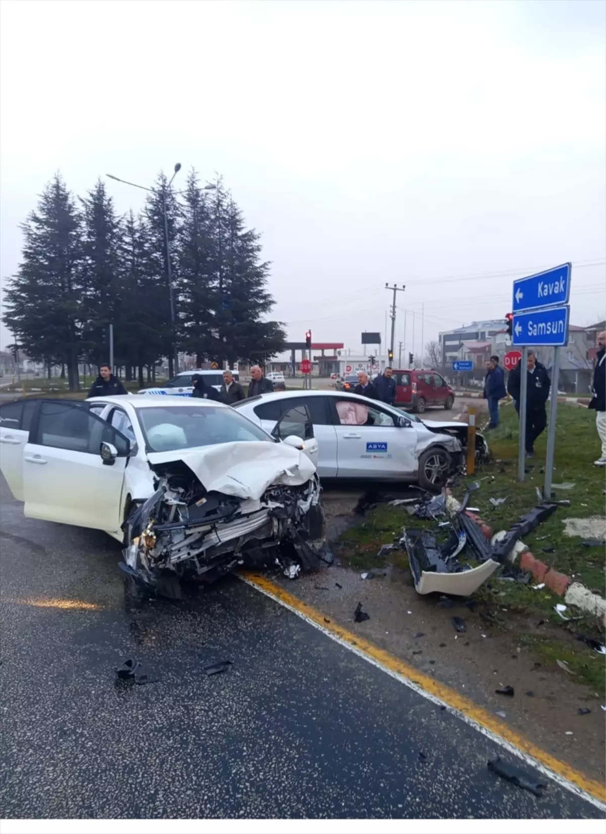 Ladik'te kaza sonucu 3 kişi yaralandı.