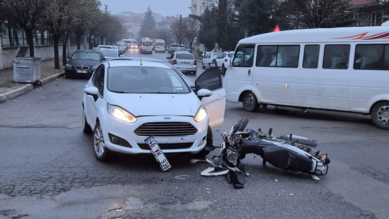 Trafik Kazasında Otomobil ve Motosiklet Çarpıştı: Bir Yaralı