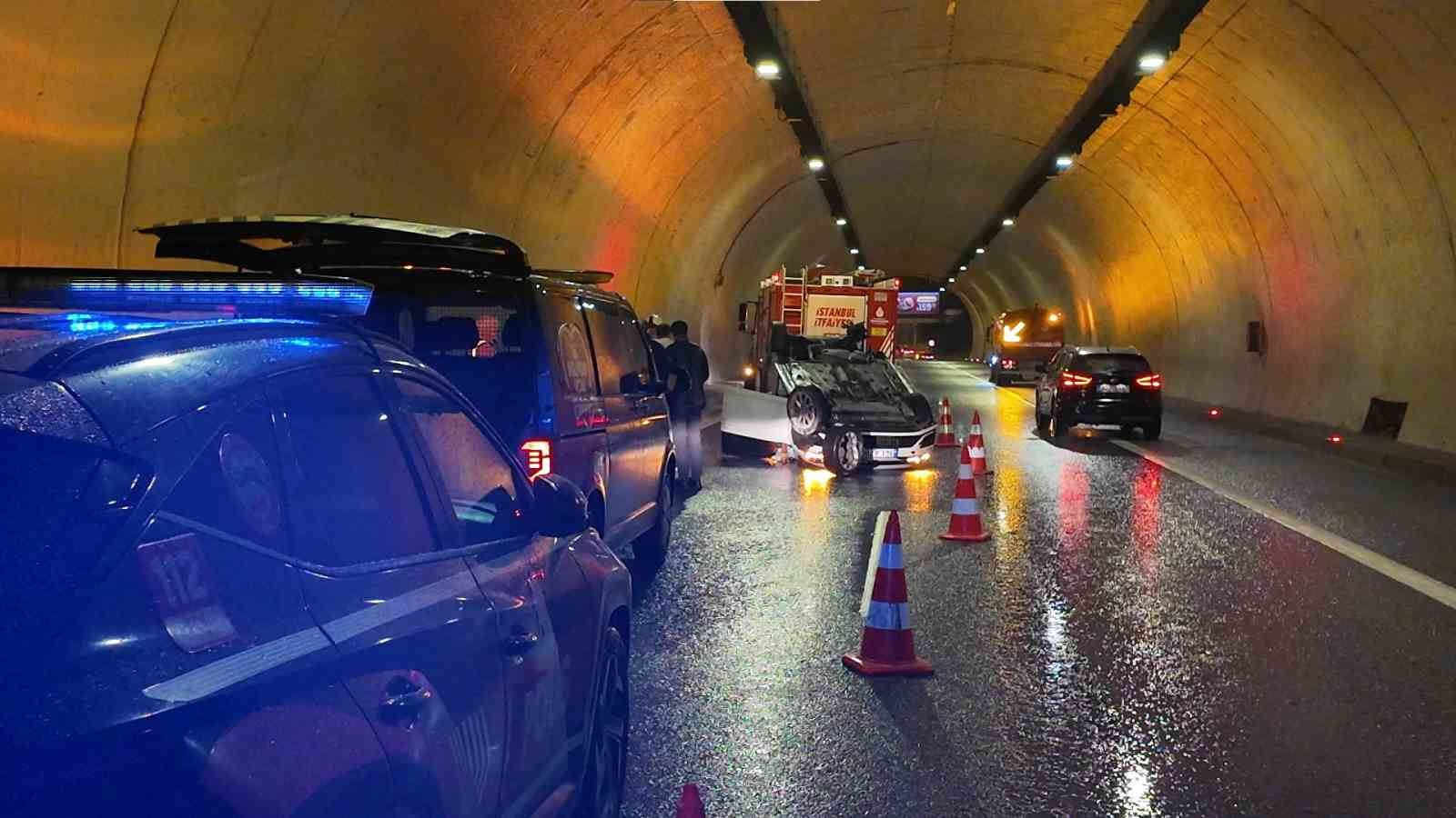 Yağışlı Hava Nedeniyle Meydana Gelen Trafik Kazası Üsküdar'da Gerçekleşti.