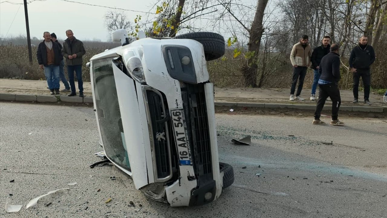 Bursa'da meydana gelen trafik kazasında, 3'ü çocuk toplam 7 kişi yaralandı.