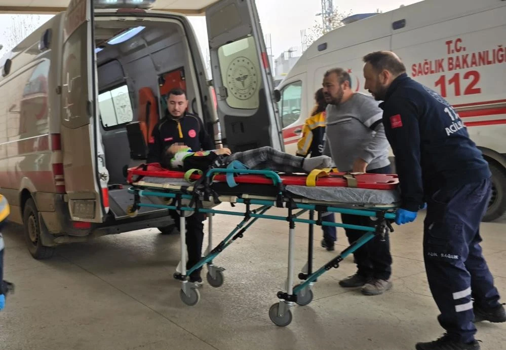 Bursa'da trafik kazasında 1 çocuk ve 2 kişi yaralandı.