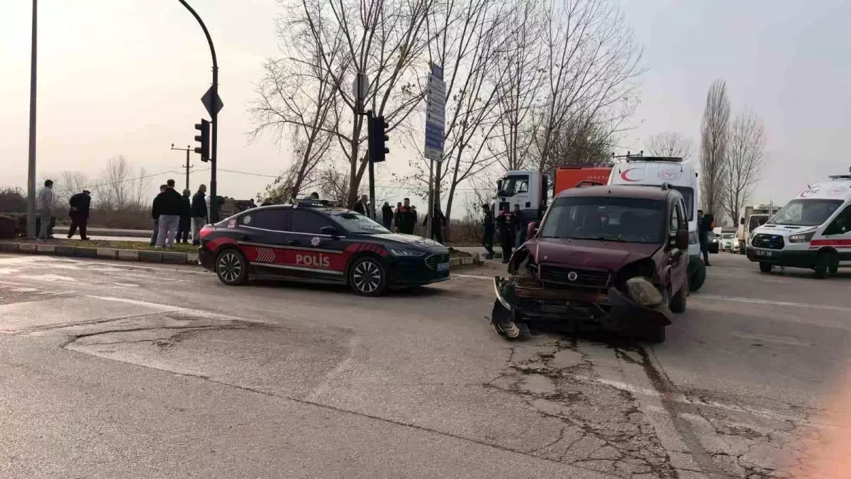 İnegöl'de Meydana Gelen Trafik Kazasında 7 Kişi Yaralandı