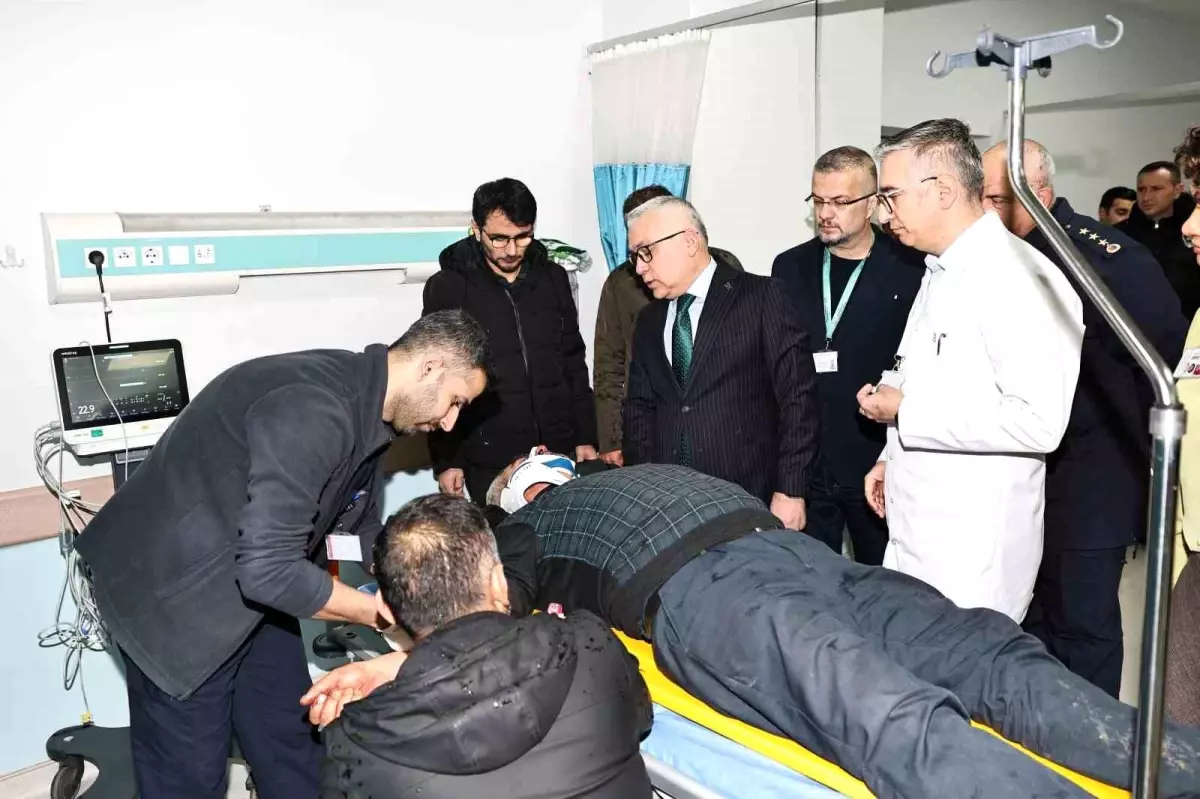 Sivas'ta Kaza Sonucu 15 Kişi Yaralandı