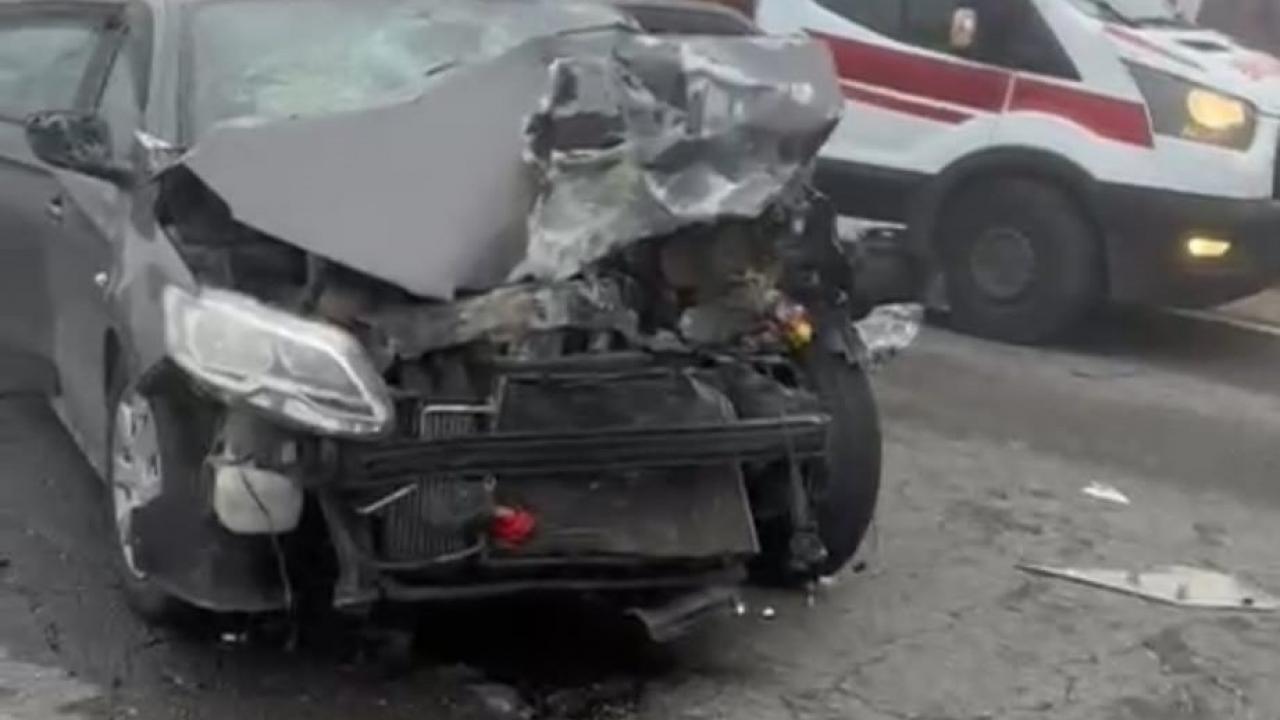 Batman'da zincirlenmiş trafik kazası: 2 ağır, 14 yaralı.