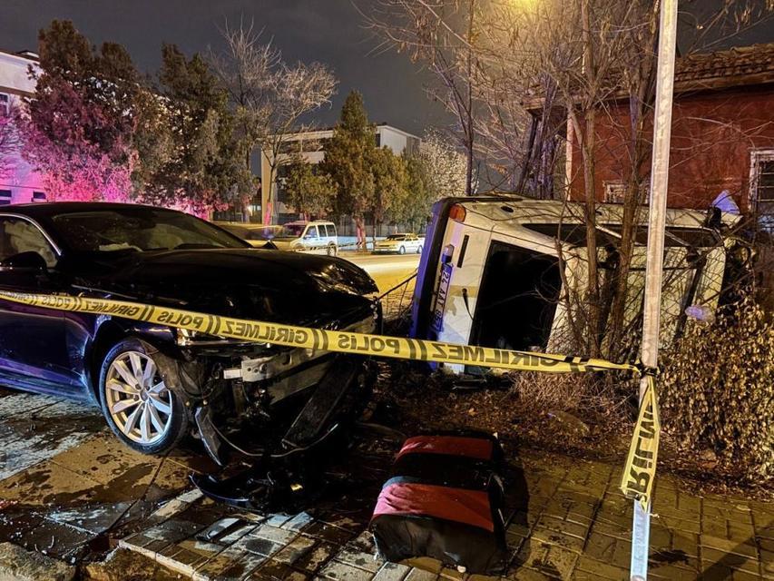 Kaza sonucunda 5 kişi yaralandı.