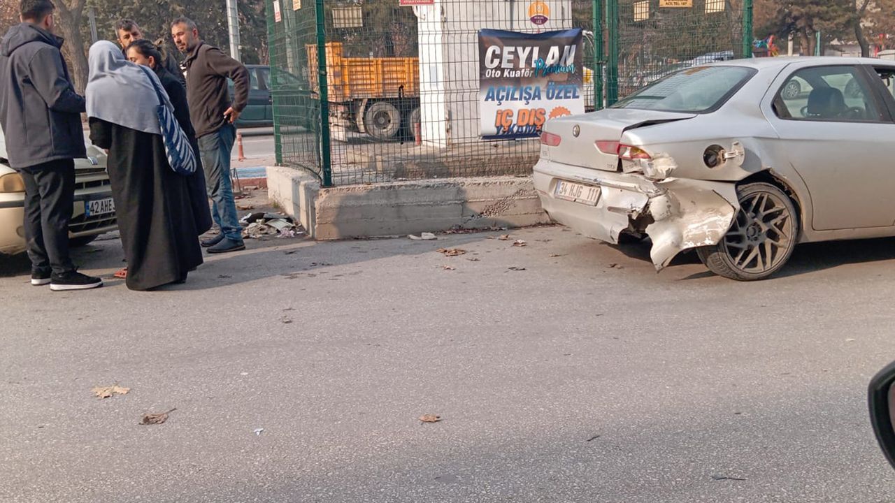 Konya'da ekonomik zarara yol açan ardışık trafik kazası