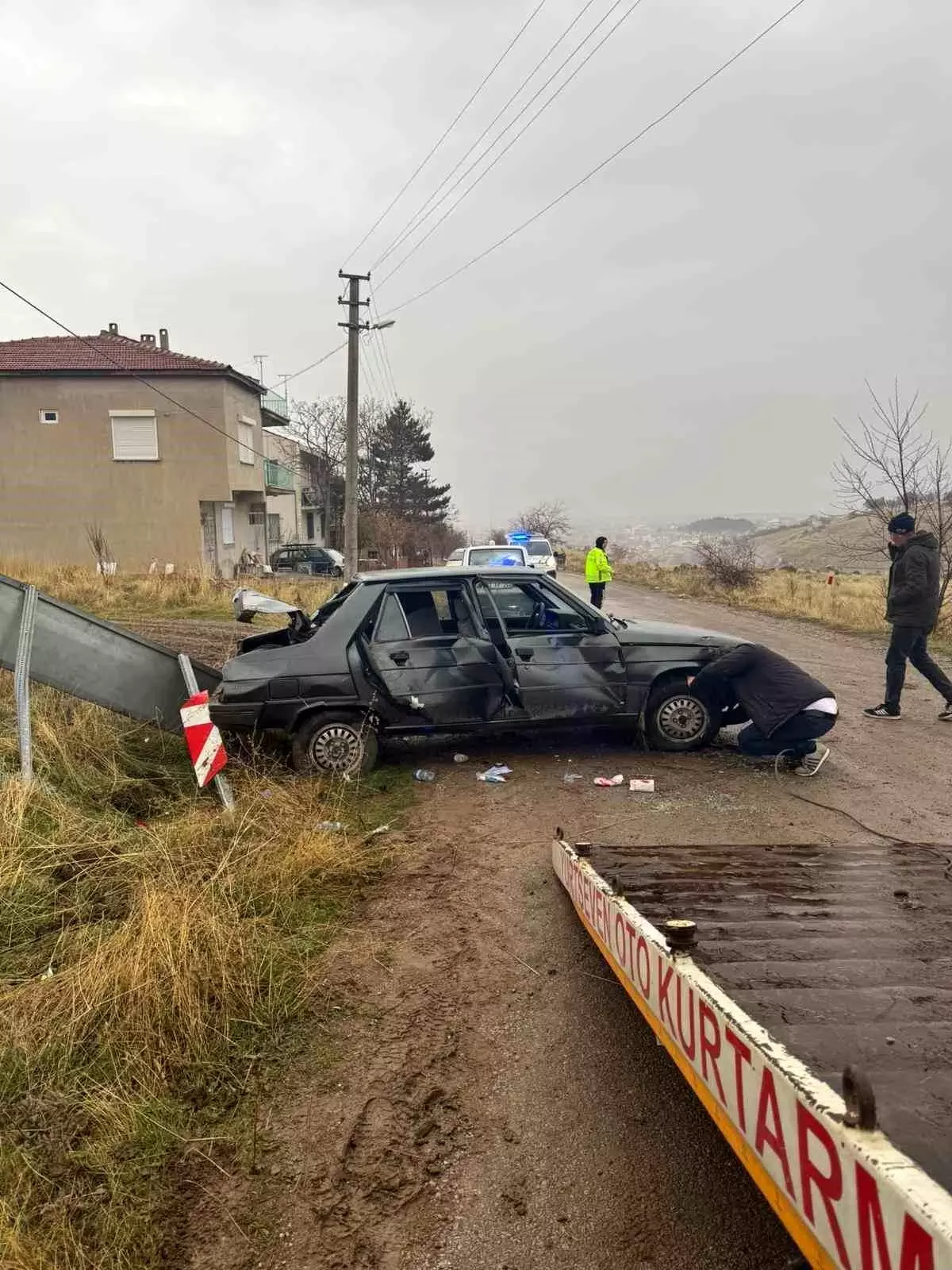 Afyon'da trafik kazası: 3 kişi yaralı