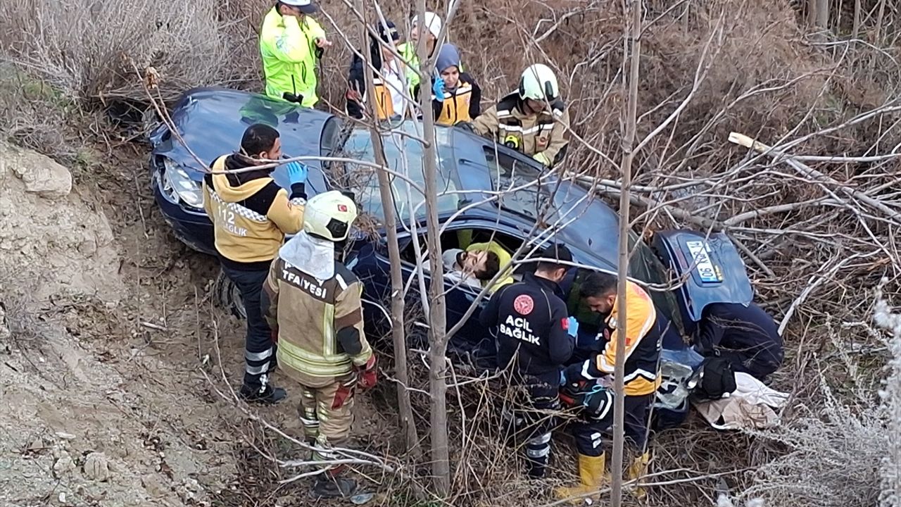 Beypazarı'nda meydana gelen trafik kazasında 3 kişi hayatını kaybetti.