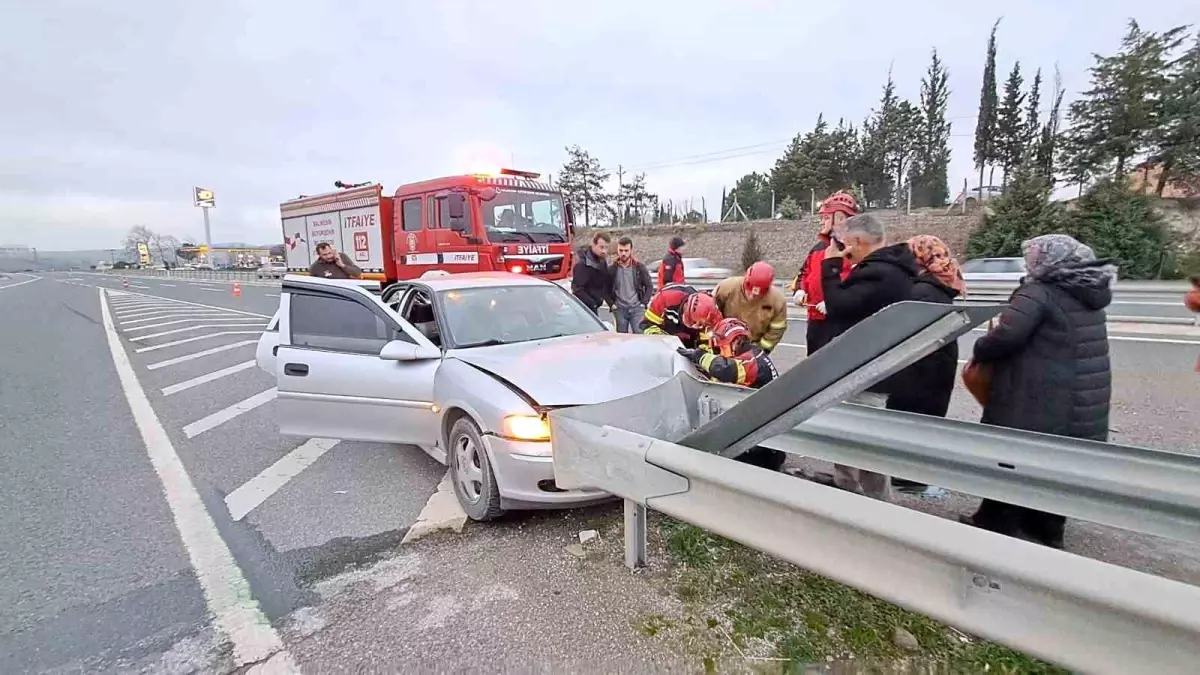 Balıkesir'de çifte taraflı kaza: 5 kişi yaralandı