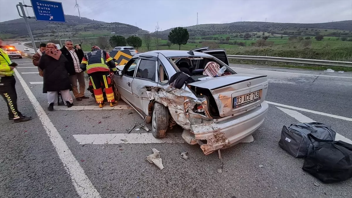Balıkesir'de trafik kazası sonucu 5 kişi yaralandı.