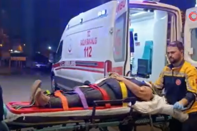 Bursa'da trafik kazası: Kamyonet karşıya geçmeye çalışan kişiye çarptı!