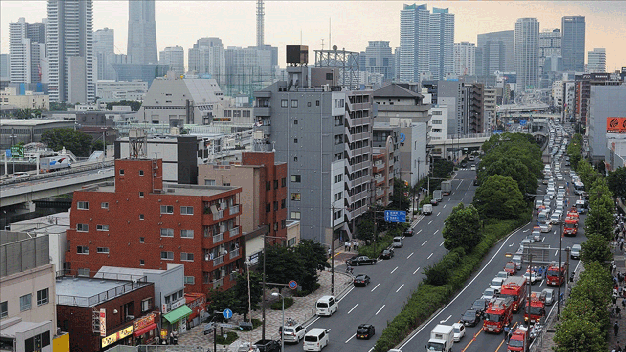 Japonya'da otoyolda büyük zincirleme kaza: 10 araç alev alırken 2 kişi yaşamını yitirdi.