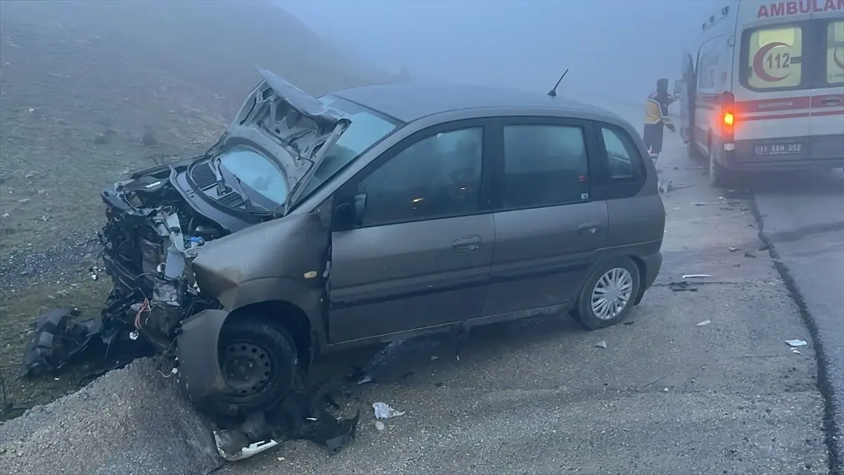 Söğüt'te Meydana Gelen 2 Trafik Kazasında 4 Kişi Yaralandı.