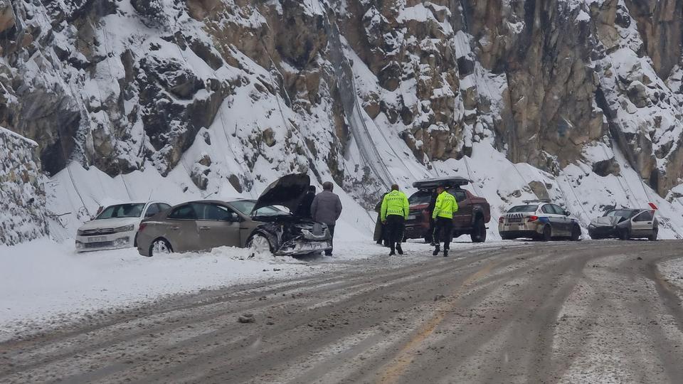 Yolda meydana gelen üç farklı trafik kazası