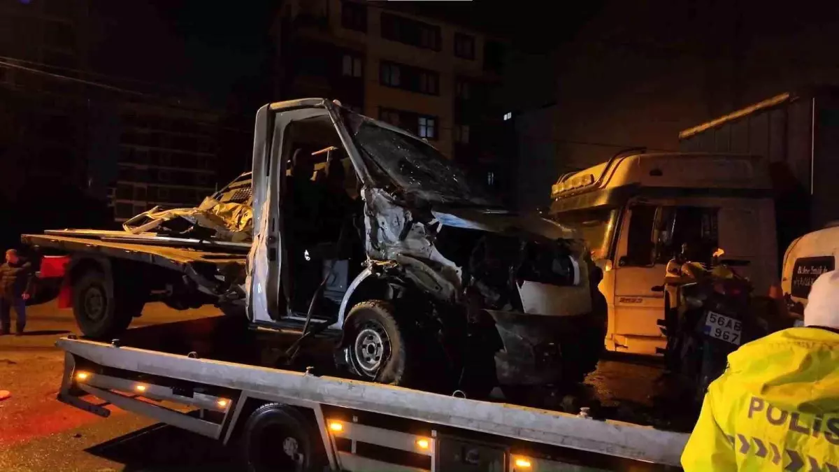 Alkollü sürücü nedeniyle oluşan trafik kazasında 4 kişi yaralandı.