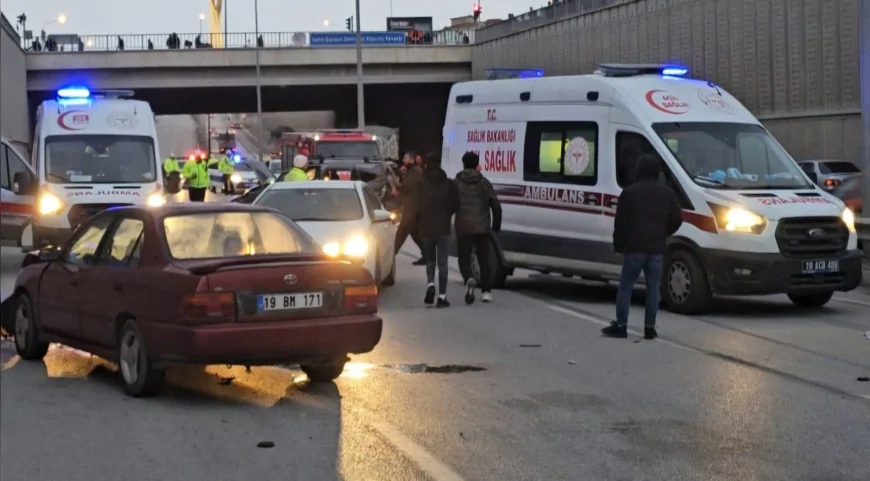 Çorum Çevreyolu'nda zincirleme trafik kazası: 7 kişi yaralandı, yol kısa bir süre ulaşıma kapandı.