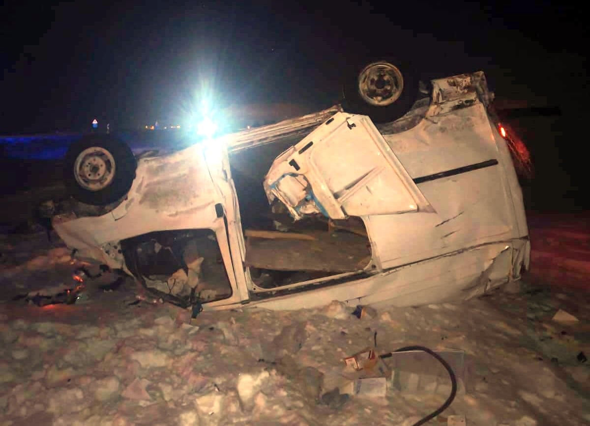 Kars'ta kaza: Araç şarampole devrildi, sürücü hayatını kaybetti.