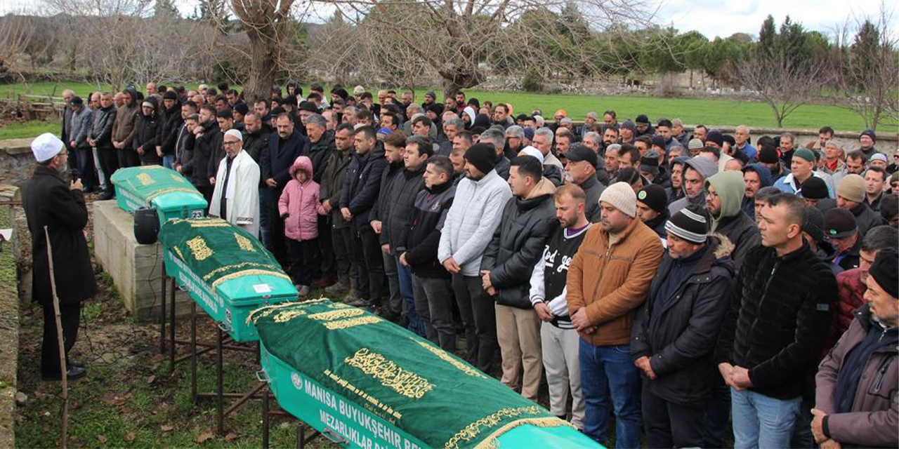 Trafik kazasında baba, oğul ve torun cenazeye teslim edildi.