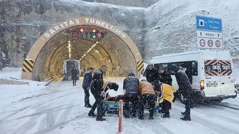 Yüksekova'da kaza sonucu üç kişi yaralandı