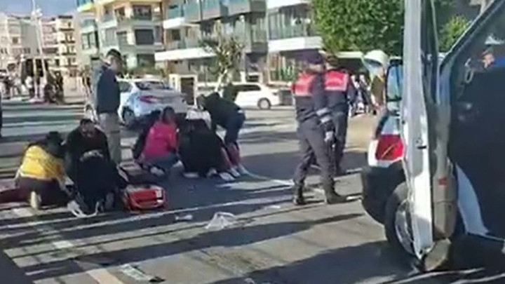 Antalya'da araba ile motosiklet kaza yaptı: 2 ölü, 1 ciddi yaralı