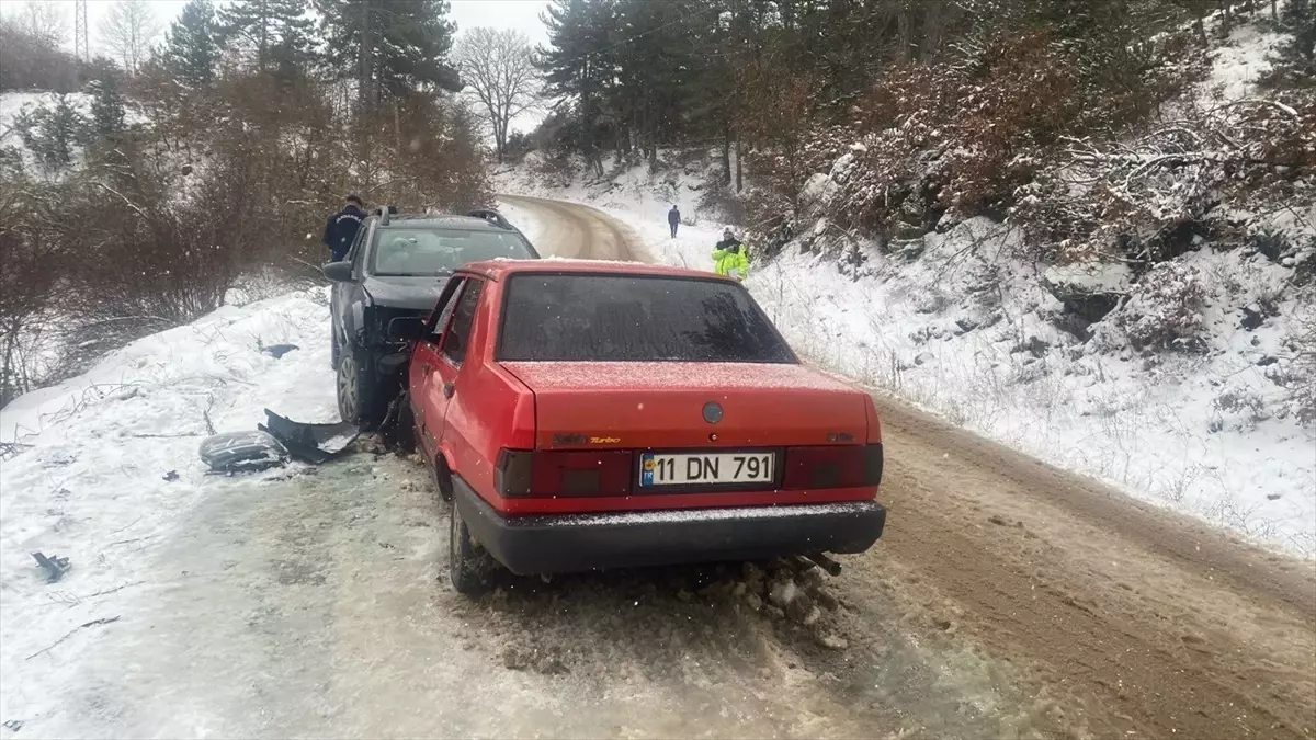 Bozüyük'te Kaza: 4 Kişi Yaralandı