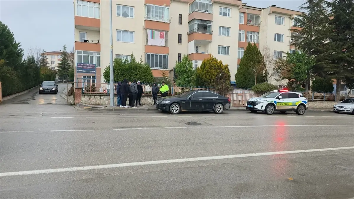 İnegöl'de Trafik Kazası Sonucu 2 Kişi Yaralandı