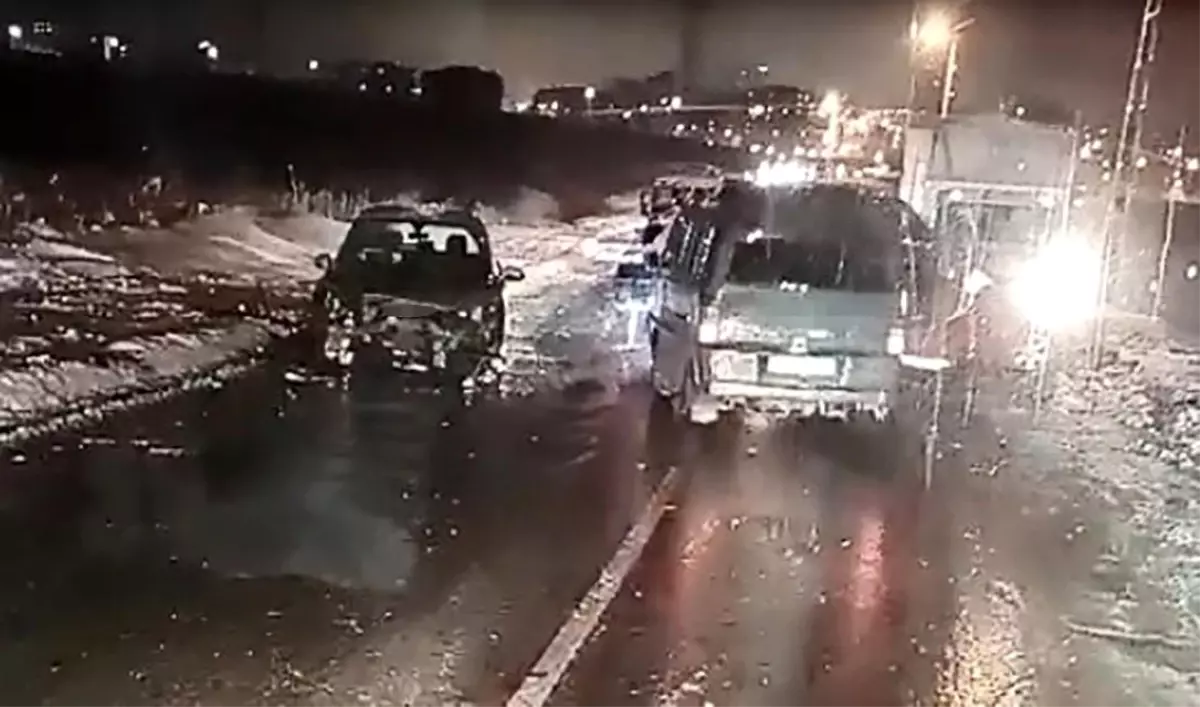 Kar Yağışı Sonucu Batman'da Meydana Gelen Trafik Kazası