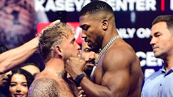 Nijerya'da Anthony Joshua ölümcül bir kaza geçirdi.