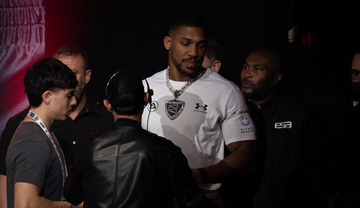 Anthony Joshua, Nijerya'da kaza yaptı ve 2 kişi öldü!